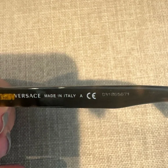 Versace Sunglasses Model 2198 See All Pics Left Side Needs To Be Tightened - Picture 4 of 10